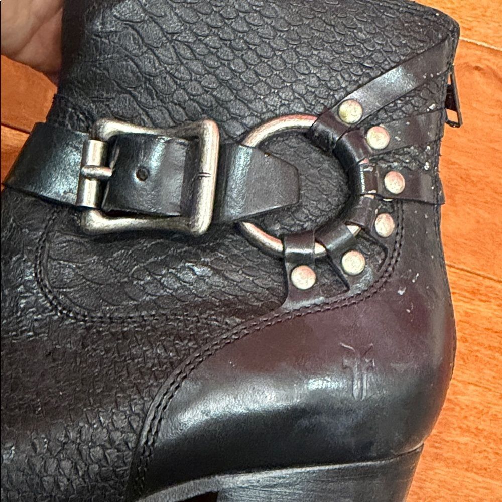 Frye Women's Black Zoe Ring Short Smooth Full Grain/Snakeskin Boots Size 6.5 - Picture 9 of 12